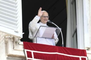 Papa: Deus nos salvou ao abraçar a cruz, oferecendo-se como mestre e amigo