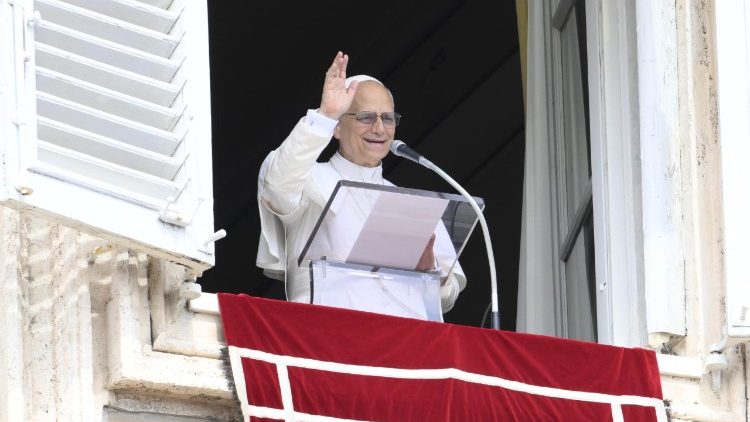 Papa: Deus nos salvou ao abraçar a cruz, oferecendo-se como mestre e amigo