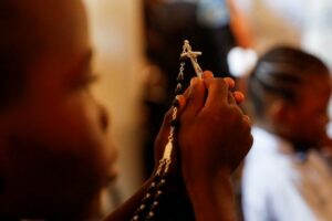 Crianças do mundo inteiro são convidadas a rezar o Terço pela paz em outubro