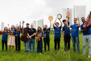 Jovens da periferia de Recife em turnê internacional com artistas de países em guerra