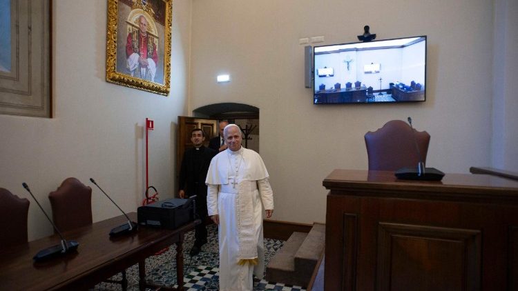 Leão XIV visita a nova Sala do Tribunal Vaticano