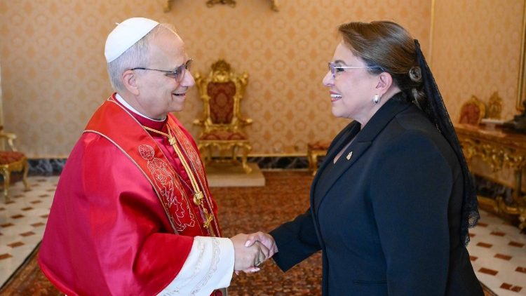 Leão XIV recebeu em audiência a presidente de Honduras, Castro Sarmiento