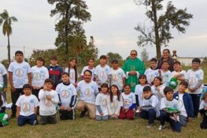Guardiões da criação: crianças cuidam do planeta e trazem fé à vida