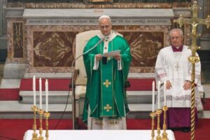 Papa: a riqueza escraviza; não sejamos indiferentes à violência que extermina os povos