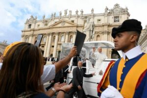 Leão XIV: Cristo não retorna à vida sozinho, mas arrasta consigo toda a humanidade