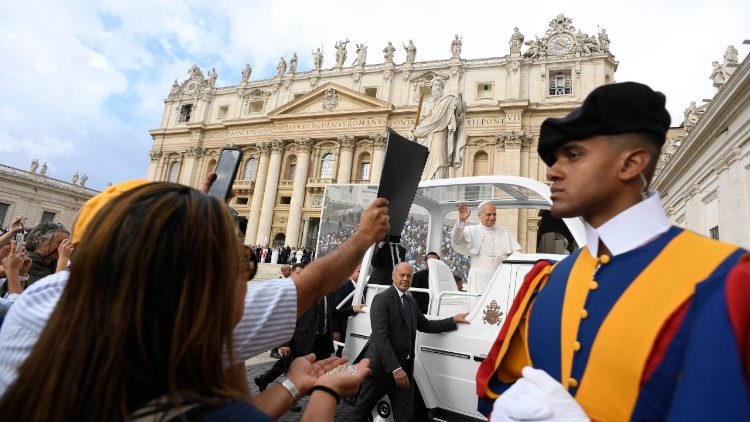 Leão XIV: Cristo não retorna à vida sozinho, mas arrasta consigo toda a humanidade