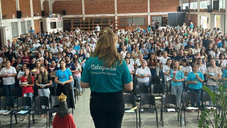 Papa vai instituir 39 ministros da catequese, entre eles, 2 brasileiros e 2 portuguesas