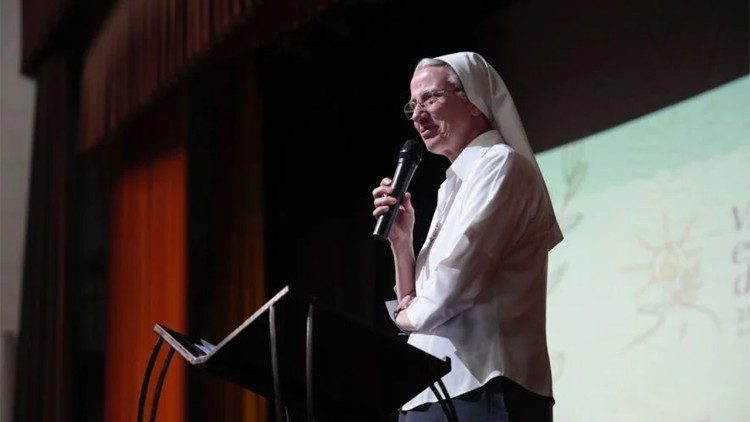 “Mulheres Igreja Mundo”, irmã Brambilla: não ficarei tranquila enquanto houver quem sofra
