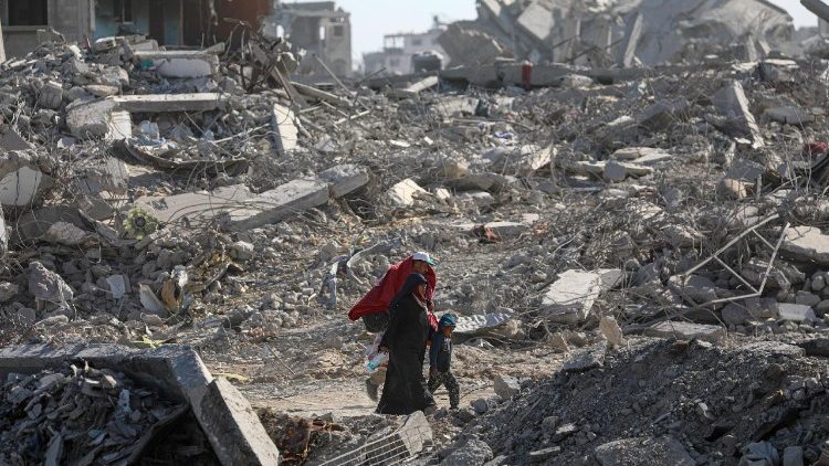 Terra Santa: Papa encoraja processo de paz depois de dois anos de morte e destruição