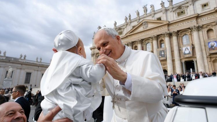 Papa: Jesus Ressuscitado cura a tristeza que paralisa o coração