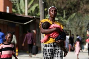 Imerso na violência das gangues, Haiti tenta manter a esperança