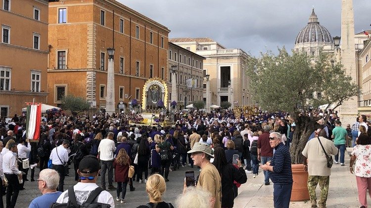 Susana Baca canta “Señor de los Milagros”