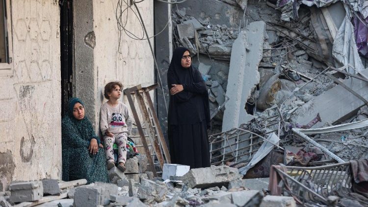 Ataques israelenses matam 104 palestinos e ameaçam cessar-fogo em Gaza