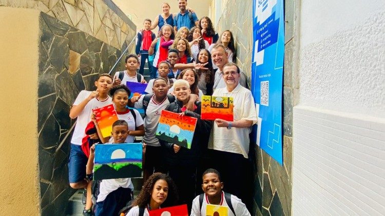 Projeto salesiano oferece alternativa a crianças da comunidade do Jacarezinho