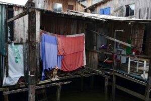 Oxfam: um bilionário polui em um dia mais do que a metade pobre do mundo em um ano