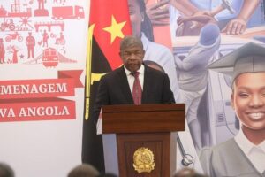 Angola: Papa Paulo VI condecorado pelo Estado com Medalha 50 anos da independência