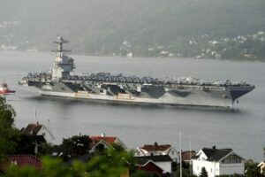 Aumenta a tensão entre EUA e Venezuela. O porta-aviões Ford está no Caribe