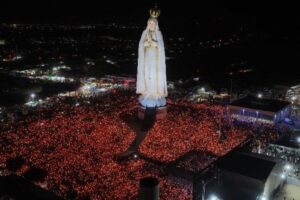 Crato iluminado pela fé: 40 mil peregrinos celebram chegada da imagem de Nossa Senhora de Fátima