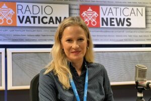 Jornalista brasileira recebe Prêmio “Sentinela da Criação” por um jornalismo inclusivo