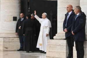 Os bispos e o povo em caminho com Leão em Assis: um “Papa de todos”