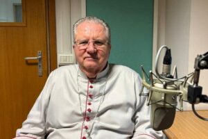 Dom Rifan visita a Rádio Vaticano depois de encontro dom o Papa Leão XIV