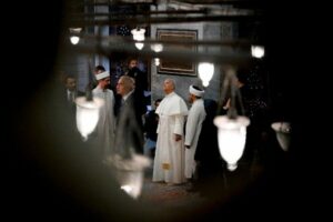 O Papa na “Mesquita Azul” de Istambul, visita em espírito de recolhimento e escuta