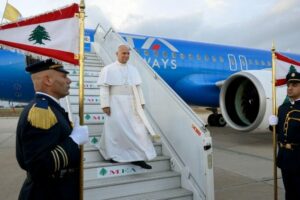 Os libaneses dão as boas-vindas a “Baba Lawun”