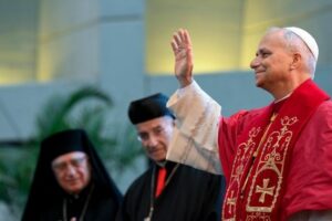 Papa no Santuário de Harissa com bispos e religiosos: estar com Maria para construir paz