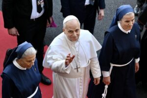 Leão XIV no Hospital de la Croix: não podemos esquecer os mais frágeis