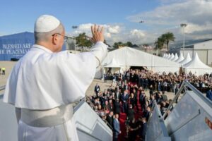 De retorno a Roma, Leão XIV envia telegrama a 4 países