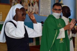 A missão de Ir. Juliana com os surdos no Quênia: “minhas mãos são a voz de Deus”