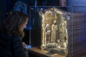 Brasil participa da exposição “100 Presépios no Vaticano” com obra de artesã do Rio