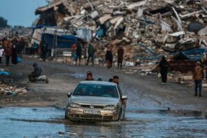 Tempestade Byron atinge a Faixa de Gaza, deixando 850 mil deslocados em risco