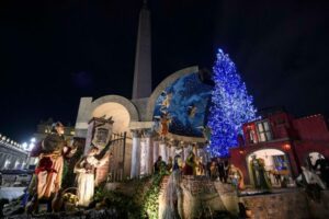 Presépio e árvore de Natal são inaugurados na Praça São Pedro