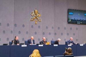 Card. Czerny: desarmar os corações diante de um “realismo distorcido”