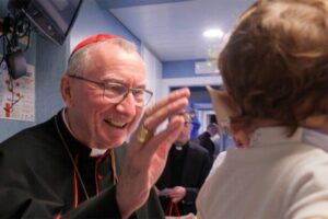 Parolin no Hospital Bambino Gesù: Cristo nasce cada vez que acolhem os pequeninos