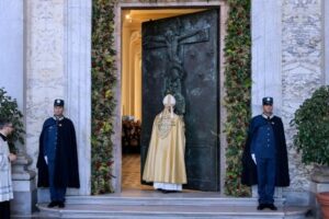 Fechada a Porta Santa de São João de Latrão. Reina: proximidade, legado do Jubileu