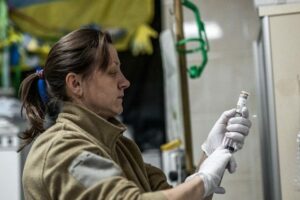 Olena, da Itália à Ucrânia, para estar ao lado dos que morrem na linha de frente