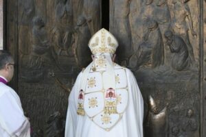 Fechada a Porta Santa da Basílica de São Paulo. Harvey: a esperança não foge das crises do mundo