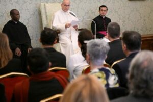 O Papa: ajudar os jovens a crescerem numa intimidade mais profunda com o Senhor