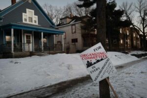 Dom Coakley: em Minneapolis, violência sem precedentes, derrota para todos