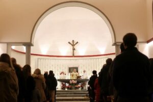 A Igreja ao lado das famílias das vítimas de Crans-Montana