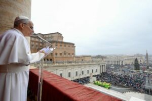 Papa no Angelus: em vez da indústria da guerra se afirme o artesanato da paz