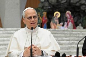 Papa aos cardeais: conto com vocês, queremos ser uma Igreja que não olha só para si