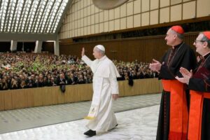 Papa: os jovens precisam de modelos autênticos de santidade