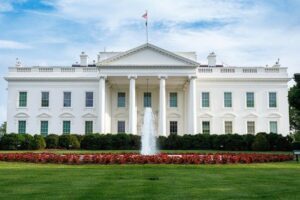 Cardeais Cupich, McElroy e Tobin: questionado o papel moral dos EUA no mundo