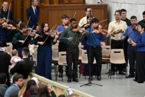 Audiência Geral: a saudação do Papa a jovens violinistas do Brasil
