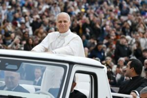 Leão XIV: a informação muda, mas jamais deve ceder à banalidade e fake news