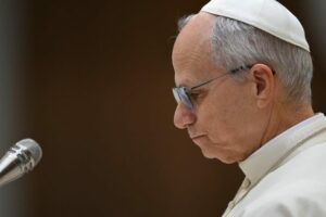 Vítima irlandesa de abusos encontra o Papa: “Ele sentiu a minha dor”