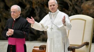 Papa: Deus fala através da Bíblia, devemos interpretá-la sem fundamentalismos